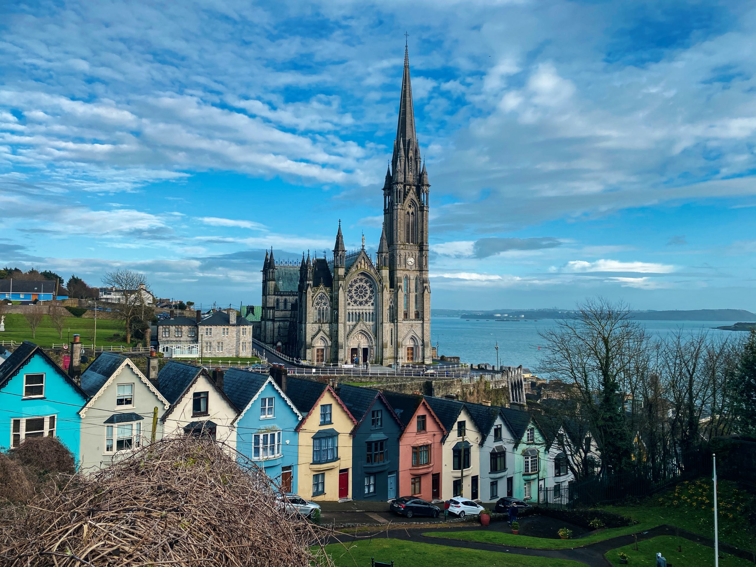 Top travel tips for Ireland include visiting its seaside towns. 