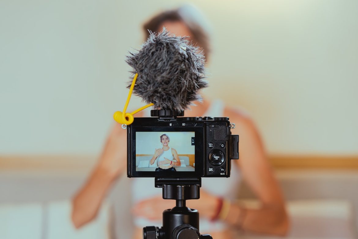 Mastering the Art of Digital Presence: Content Creation Tips for Aspiring Influencers and Entrepreneurs