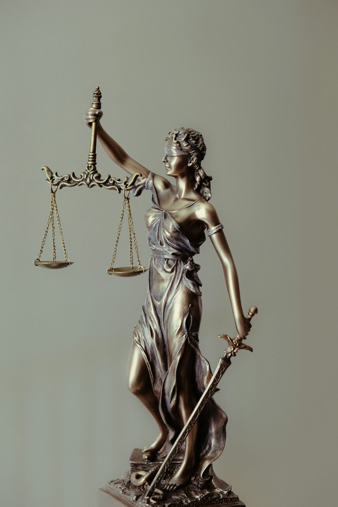 Essential Criteria for Hiring the Right Lawyer in Different Legal Situations