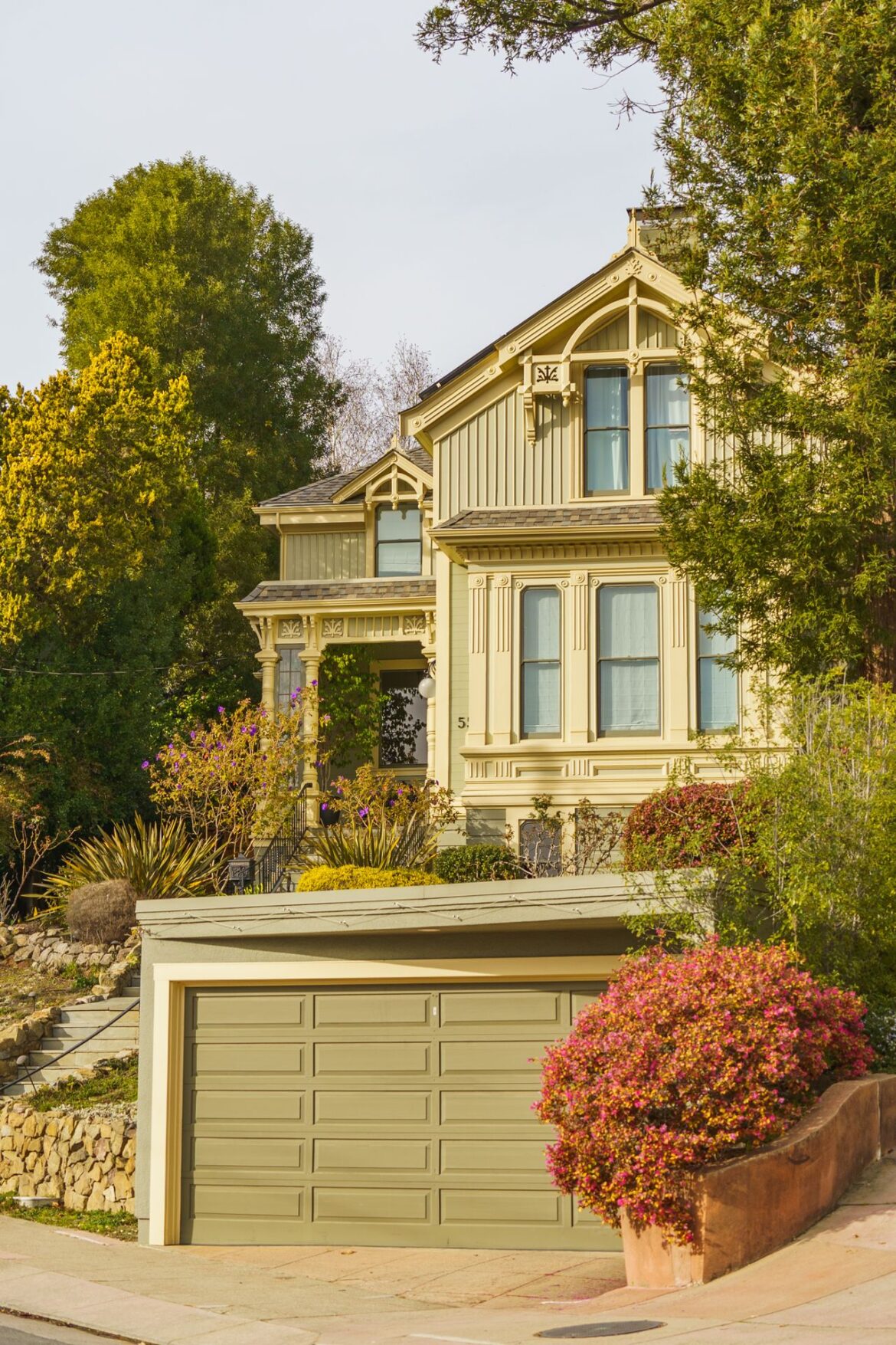 Owning a Heritage Home: Preserving History While Embracing Modern Living